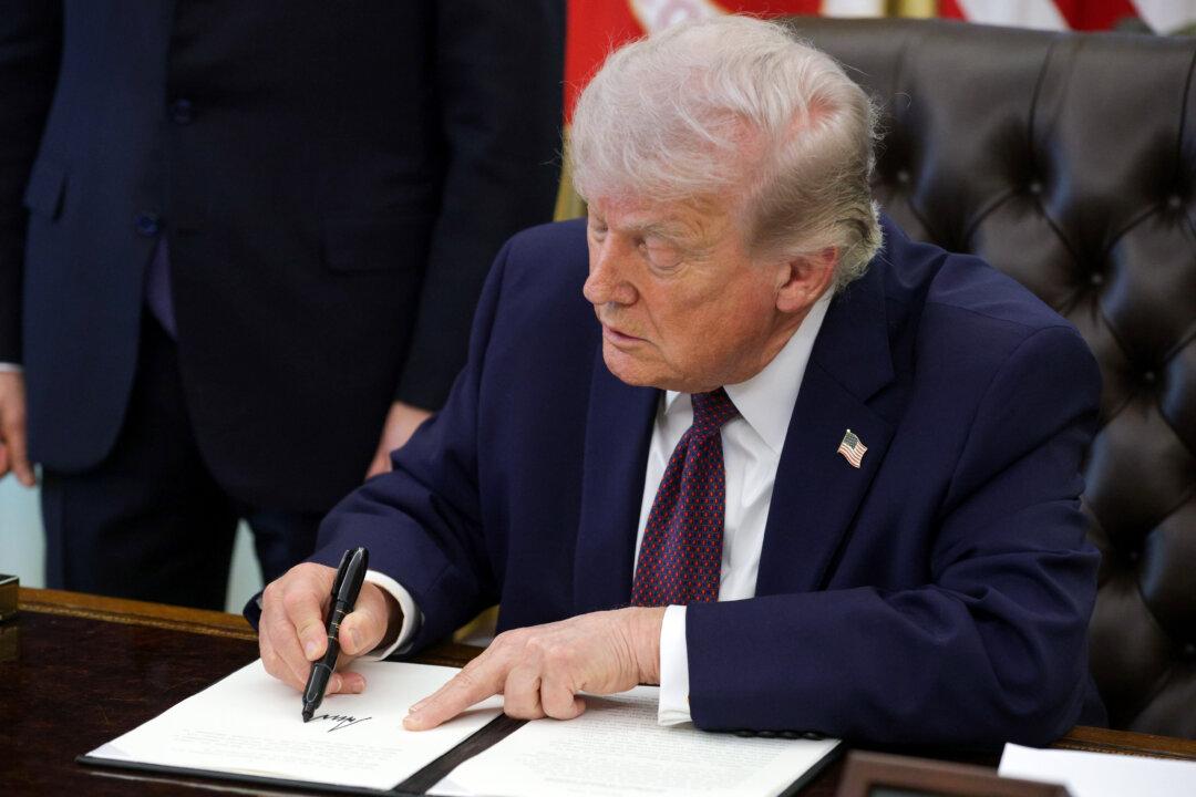 Trump Signs Executive Orders at White House (April 18)