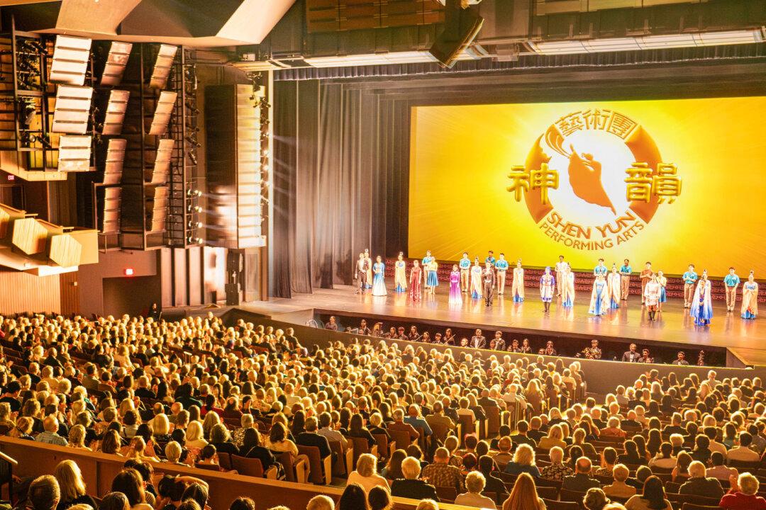 Chinese Consulate Pressured Vancouver City Official to Cancel Shen Yun Shows