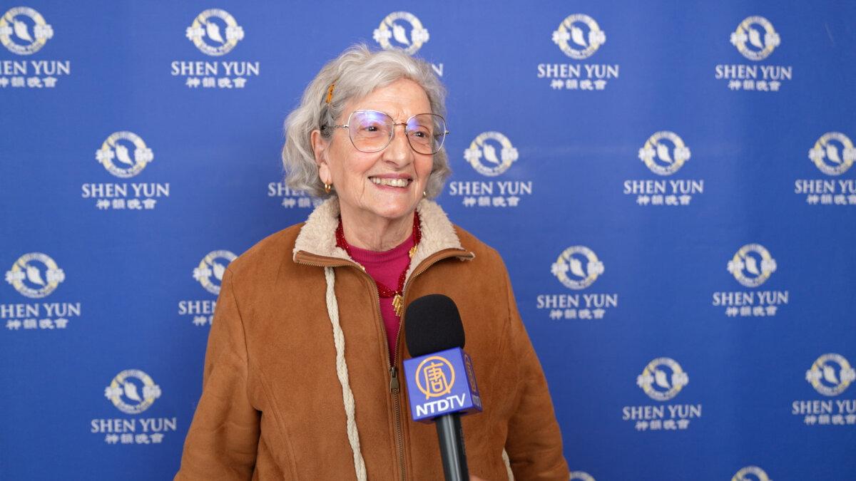 Christiane Eynard, a violinist, was introduced to the erhu at Shen Yun Performing Arts in Aix-en-Provence on April 15, 2026. (NTD)