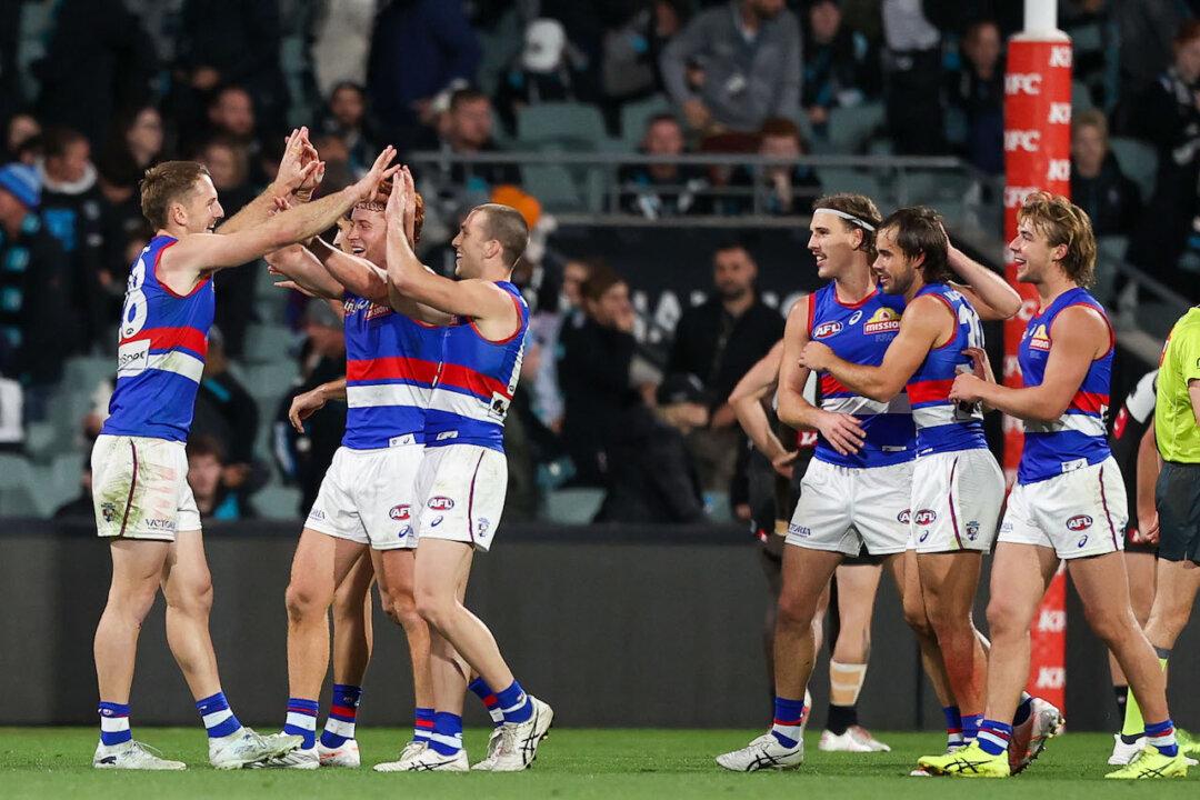 Bulldogs Scrap to Tense Win Over Port in AFL Thriller