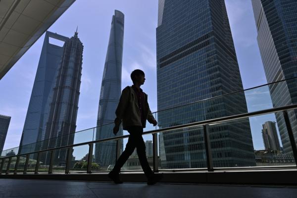 China’s Civil Service Shows Signs of Strain as Economic Slowdown Deepens