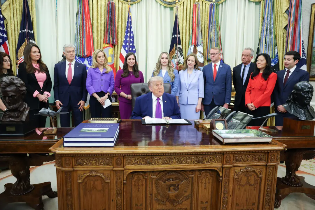 Trump Admin Unveils Moms.gov Website for Mothers and Young Families
