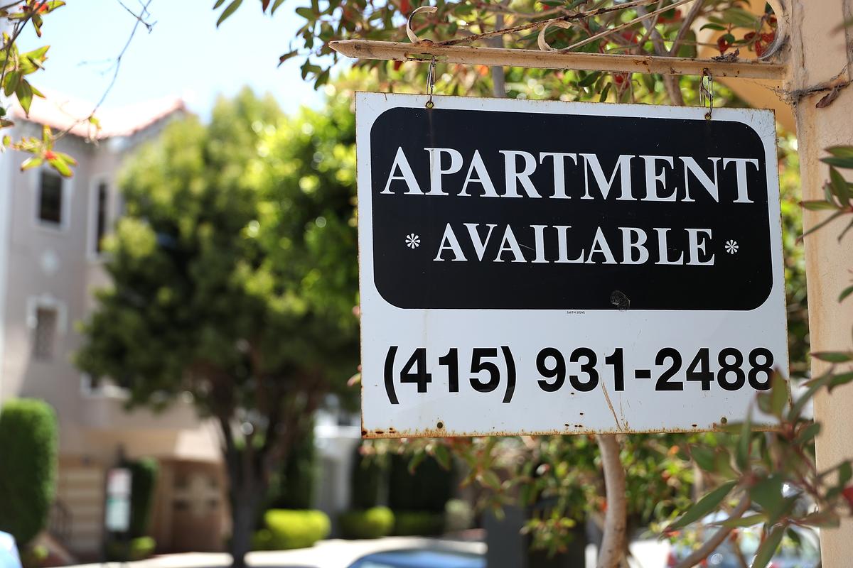 US Rents Fall for 33rd Straight Month as Multifamily Construction Surges