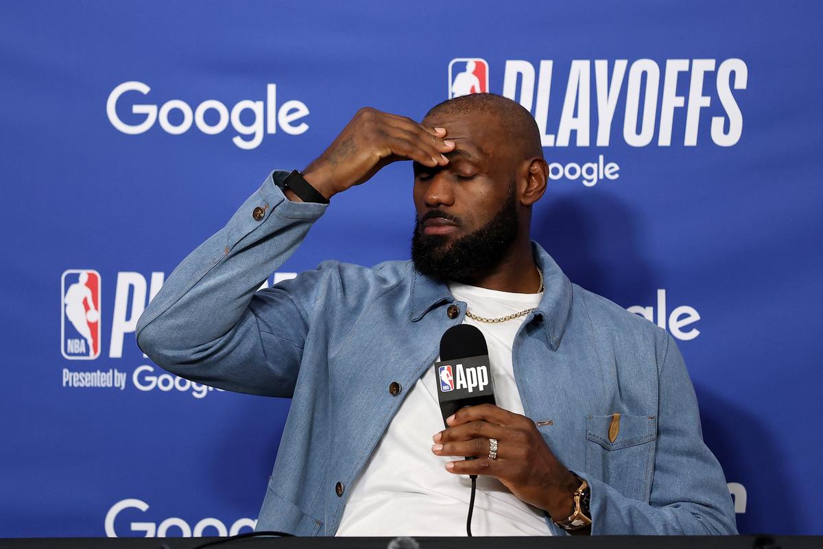 LeBron James Sets Timeline on Retire or Return Decision