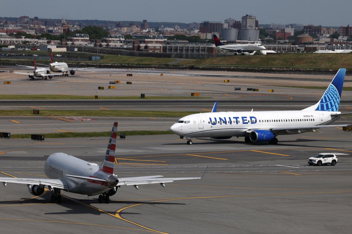 New York LaGuardia Runway Reopens After Repairs
