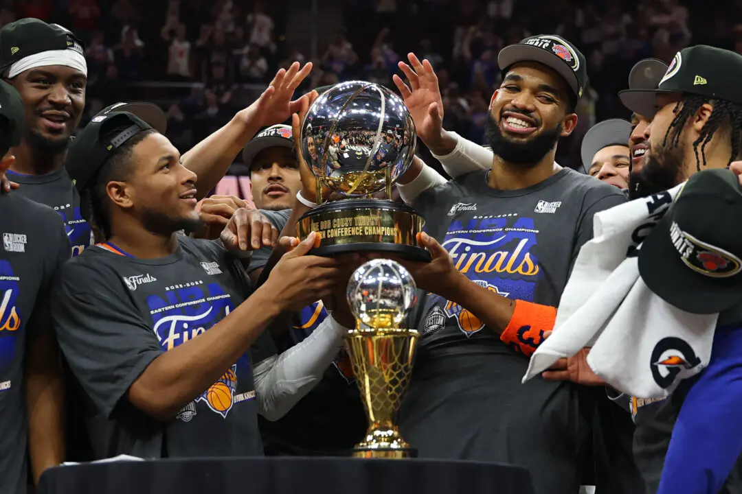 Knicks Down Cavaliers 130–93, Win First NBA Eastern Conference Championship Since 1999