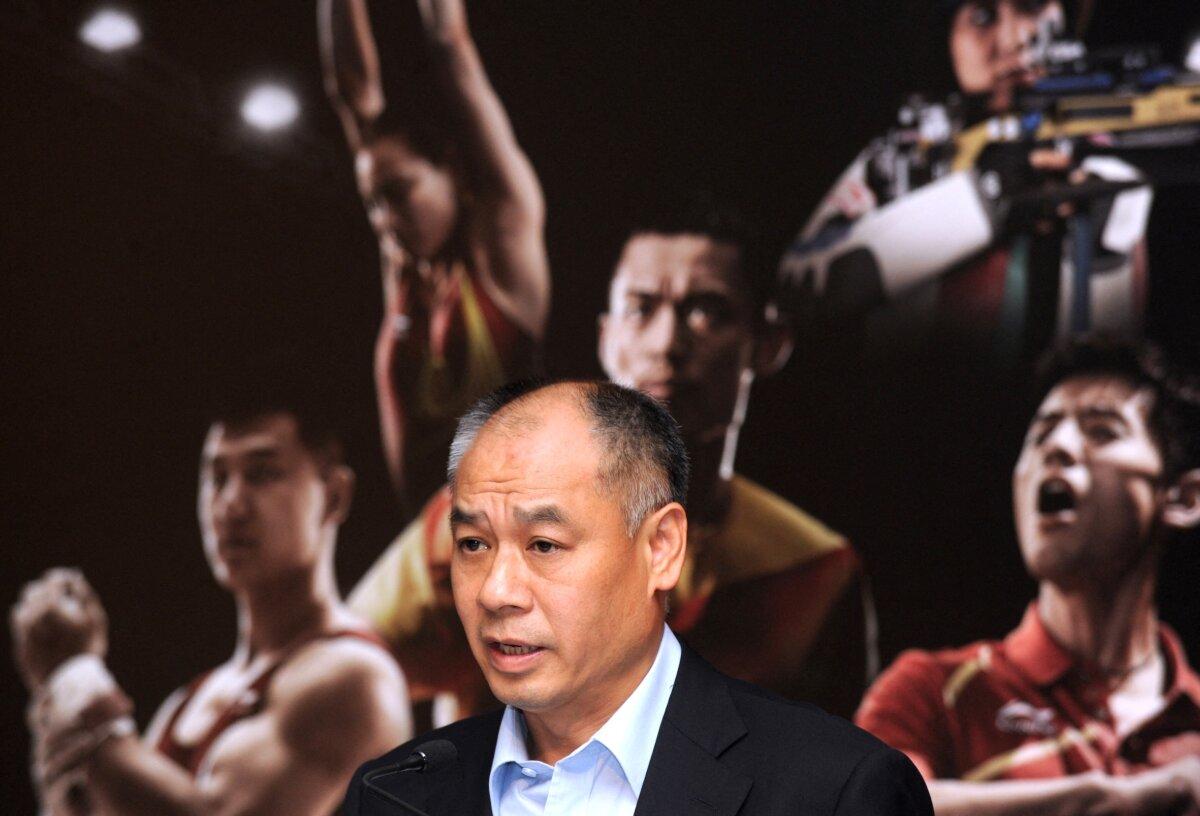 Li Ning, founder and executive chairman of Chinese sportswear brand Li Ning, speaks during a press conference in Hong Kong on July 5, 2012. (DALE de la REY/AFP)
