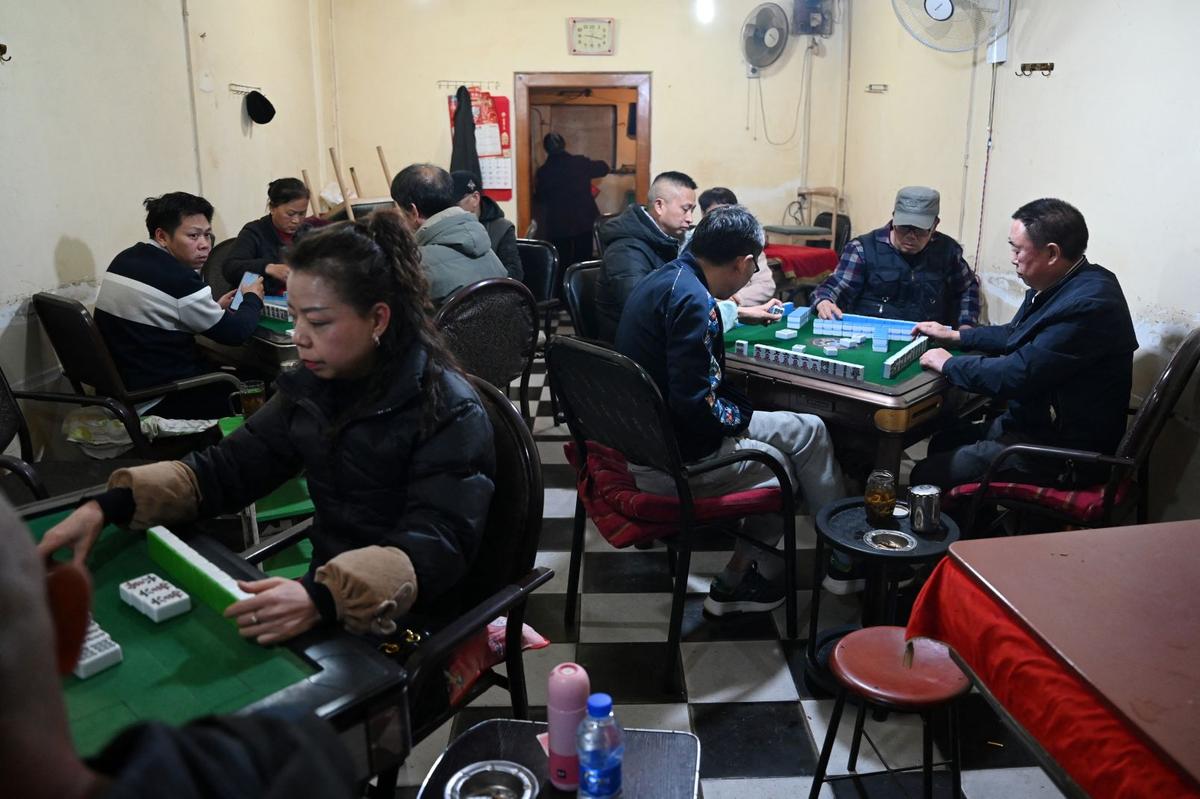 Chinese Resident Describes Economic Decline in a County-Level City
