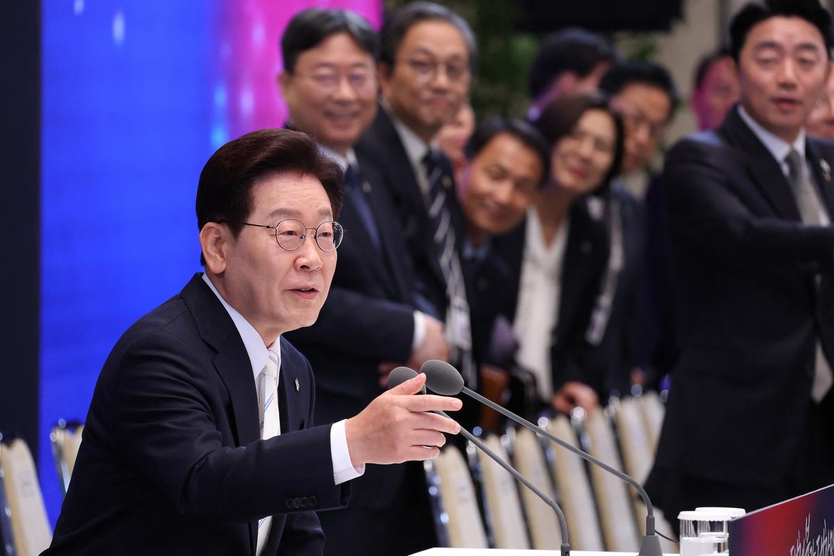 South Korea Approves Decree on $350 Billion US Investment Deal
