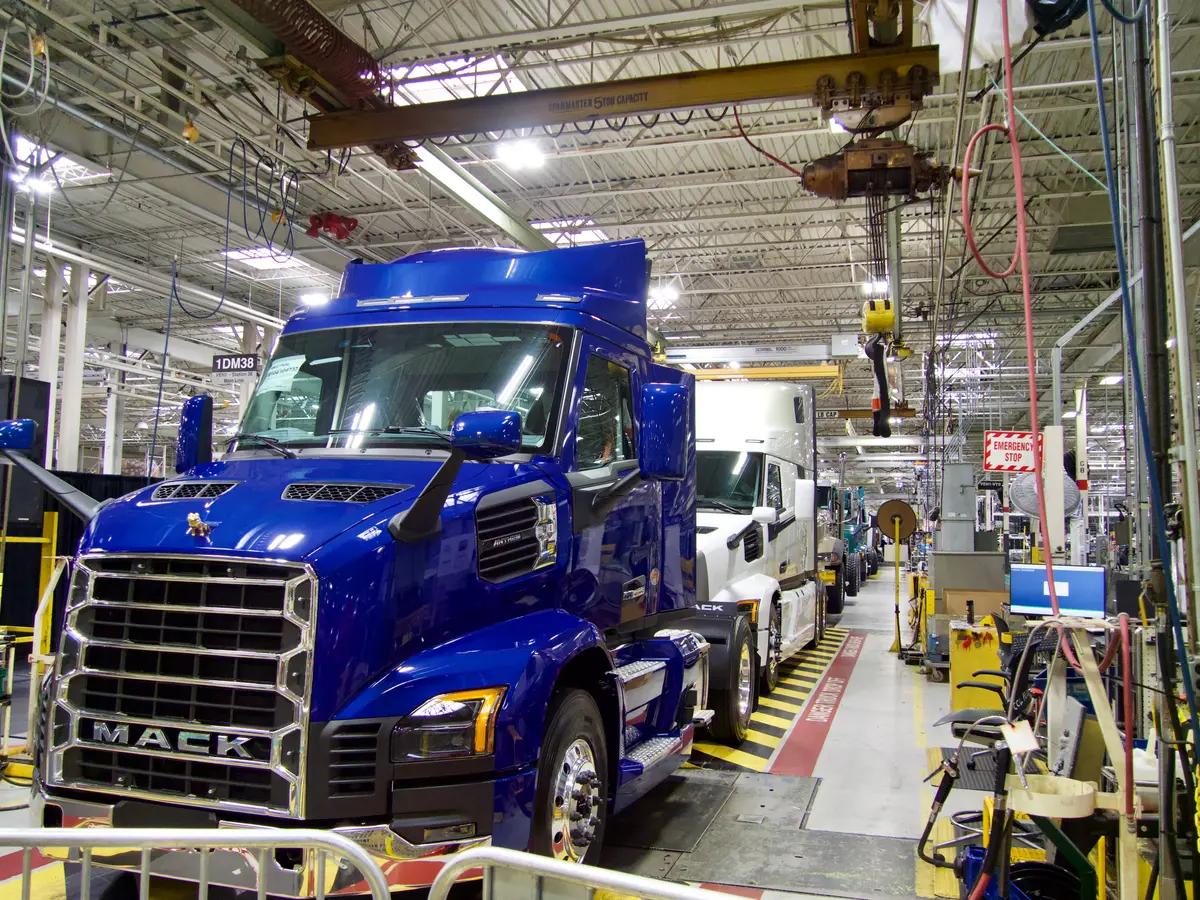 US Manufacturing Eases From 4-Year High in June