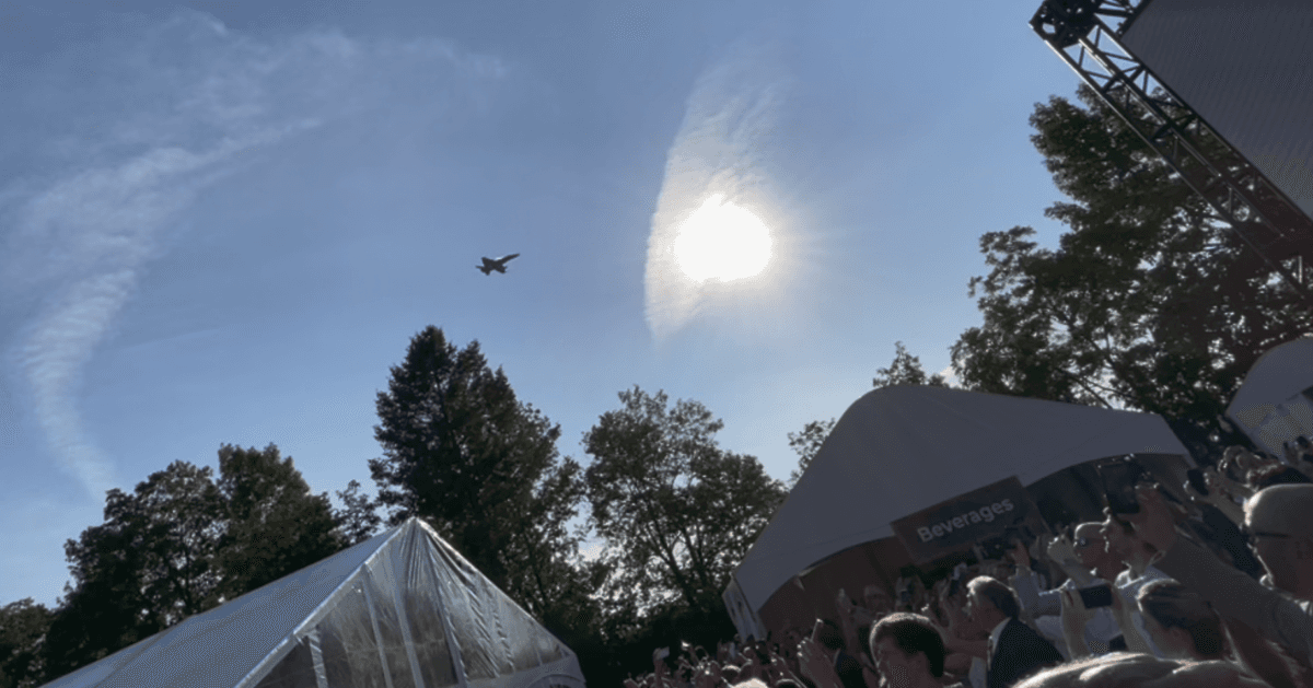 A fighter jet flies over the residence of the U.S. ambassador to Canada on July 4, 2026. (Noé Chartier/The Epoch Times)