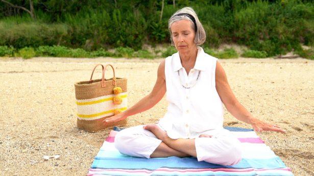 Jeanne Mitchell practicing the 5th exercise of Falun Dafa. (NTD Television/Shenghua Sung)