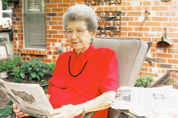 <a><img src="https://www.theepochtimes.com/assets/uploads/2015/09/02_oldlady_30338309.jpg" alt="Elderly people are locking their doors and windows to hang the washing out, says Grey Power. (photos.com)" title="Elderly people are locking their doors and windows to hang the washing out, says Grey Power. (photos.com)" width="320" class="size-medium wp-image-1833204"/></a>