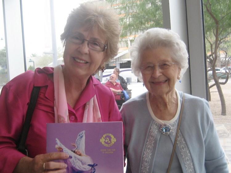 <a><img class="size-large wp-image-1769639" title="20130303_Mesa_JanaLi_BonnieWolfgang_MusicPhoenixSymphony_DJY_ENG" src="https://www.theepochtimes.com/assets/uploads/2015/09/20130303_Mesa_JanaLi_BonnieWolfgang_MusicPhoenixSymphony_DJY_ENG.jpg" alt="Bonnie Wolfgang, who is the principal bassoonist with the Phoenix Symphony, attended Shen Yun" width="590" height="442"/></a>