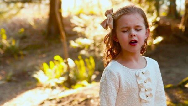 I Know That My Redeemer Lives | 7-Year-Old Claire Crosby