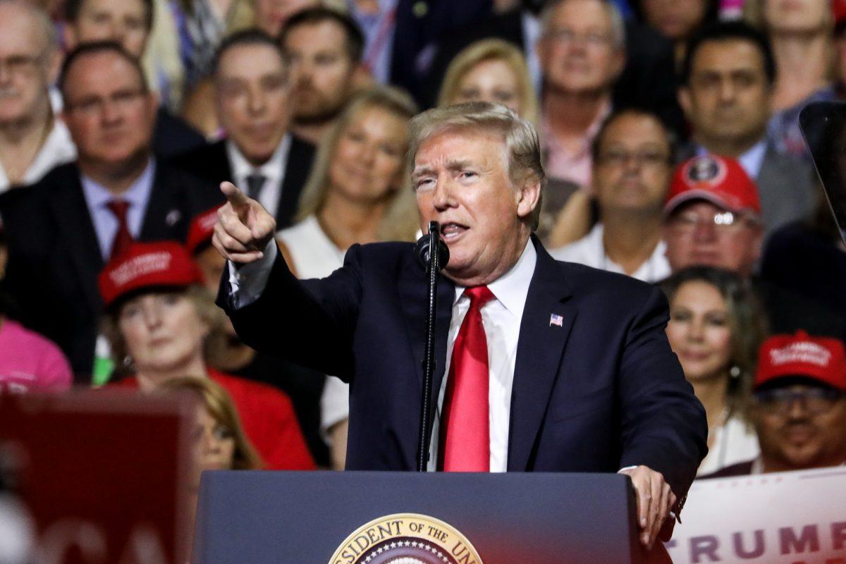 President Donald Trump points to the media while criticising "fake news" at a Make America Great Again rally in Tampa, Fla., on July 31, 2018. (Charlotte Cuthbertson/The Epoch Times)