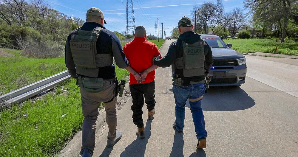 ICE Arrests 216 Illegal Immigrants With Drug Convictions in Nationwide Operation
