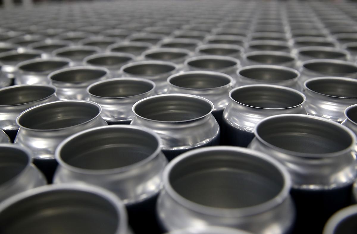 Saline Disguised as ‘Efficacious Medicine,’ Elderly Chinese Frequently Fall Prey to Health Product Scams
