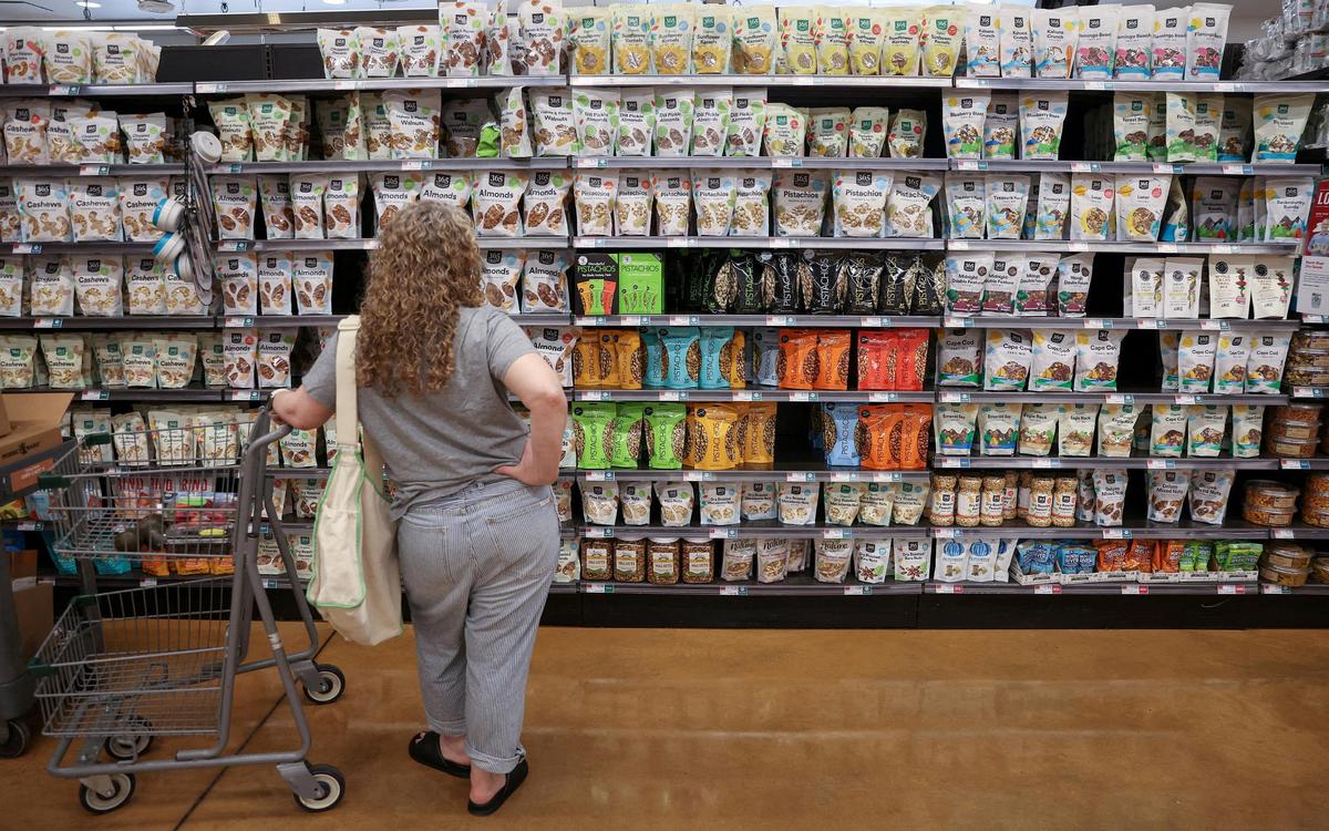 More Americans Are Living Paycheck to Paycheck Amid High Inflation