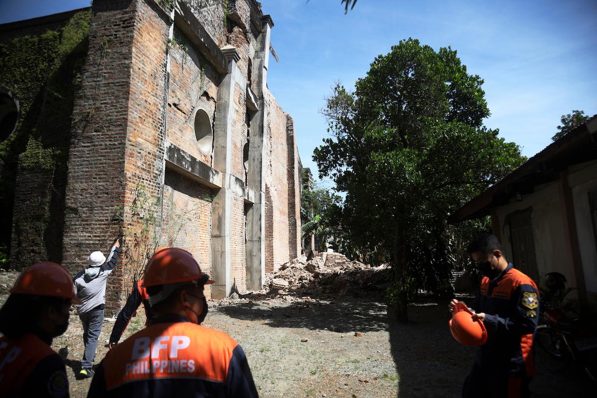 Northern Philippines Shaken by Over 400 Aftershocks Following Strong Earthquake