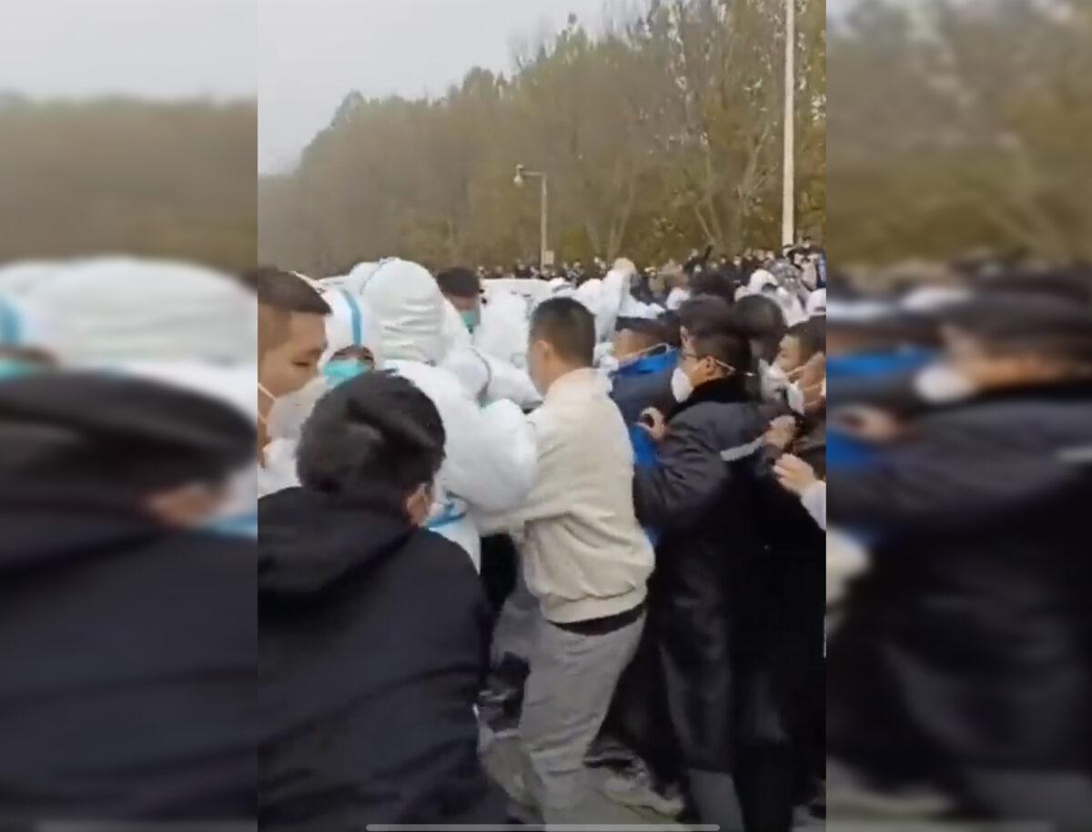 Fresh unrest erupted at Foxconn's plant in Zhengzhou, China, on Nov. 23, 2022. (Screenshot of Stephen McDonell’s Twitter account via The Epoch Times)
