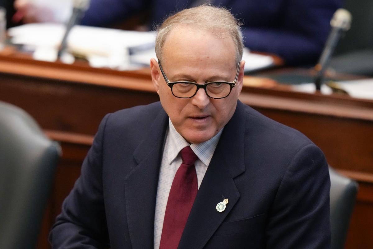 Solicitor General to Review Toronto Police Request to Withhold Pay From Suspended Officers