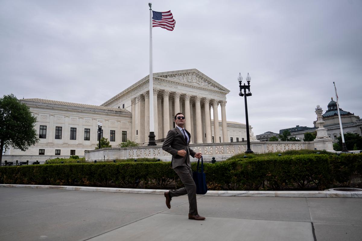 Supreme Court Sides With Delivery Drivers in Dispute Over Arbitration Agreements