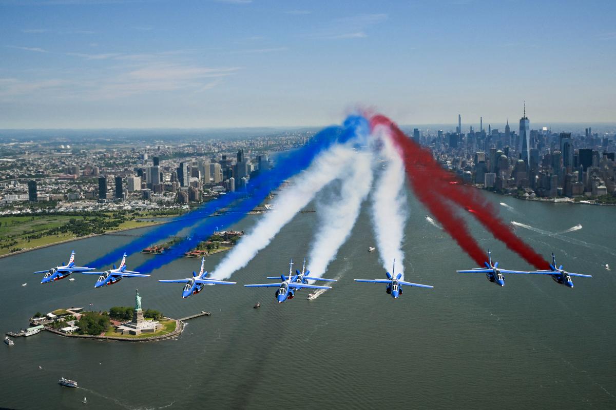 Day in Photos: 250th Independence Flyover in New York, Taiwan Army Rocket Exercise, and Capitol Hill Bear