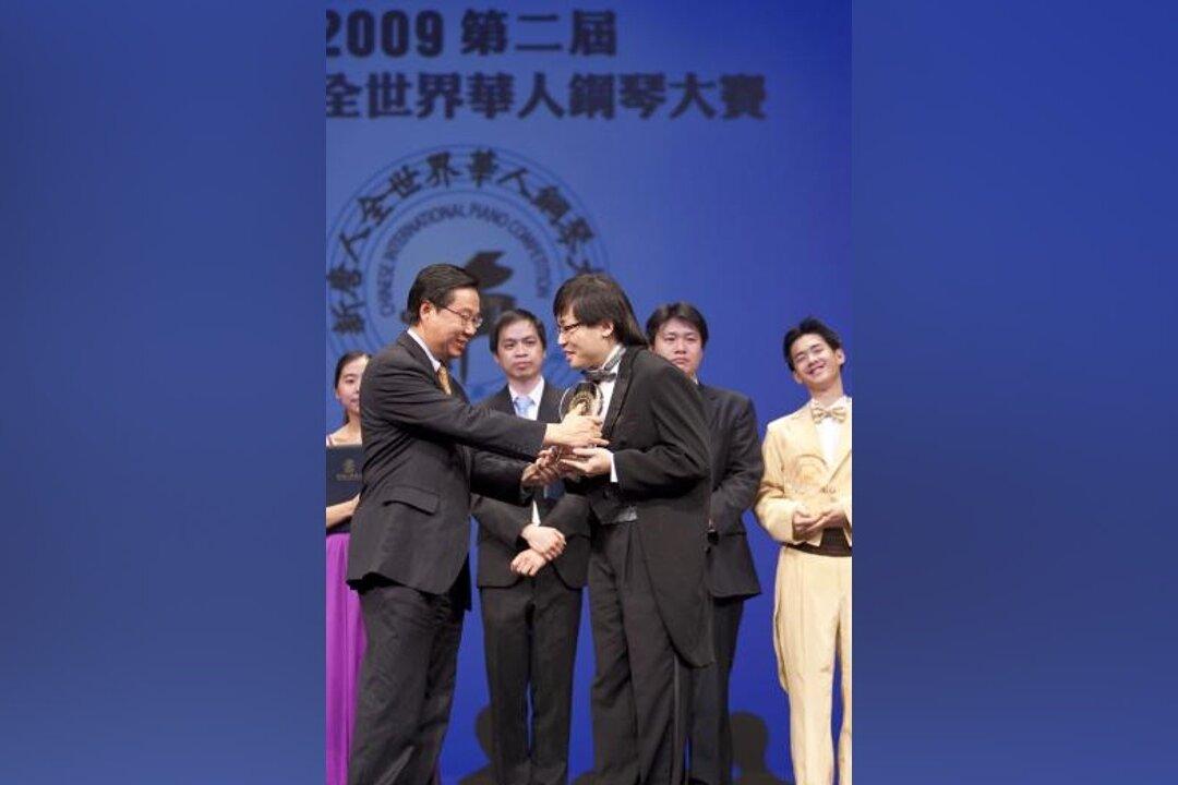 Gold Winner of NTDTV Piano Competition Finds Joy in Music