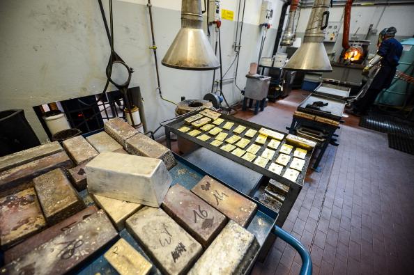 Earthquake Turns Water to Gold, Study Says