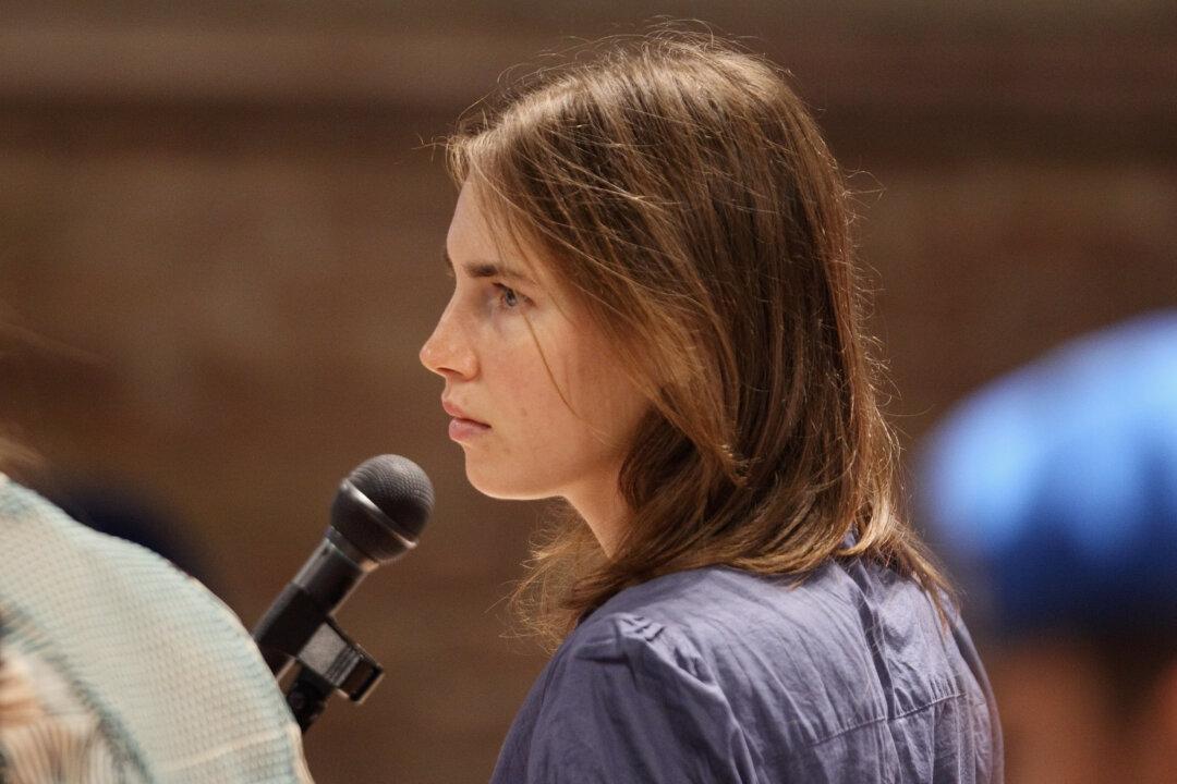 Amanda Knox: Kercher Grave Visit Sought