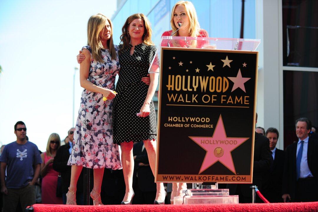 Aniston Wedding Delay Over Wedding Details