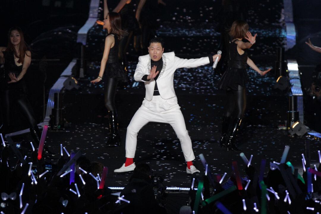 Psy Knocked Off Korean Charts by Crooner