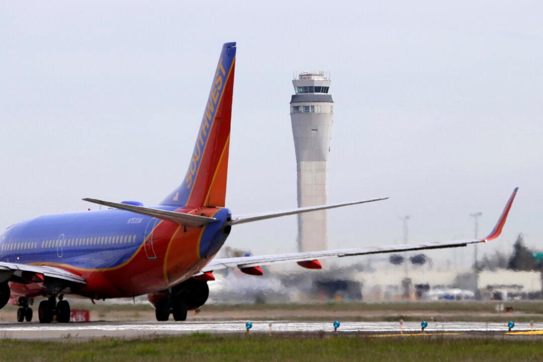 Around 100 Students Kicked Off Flight