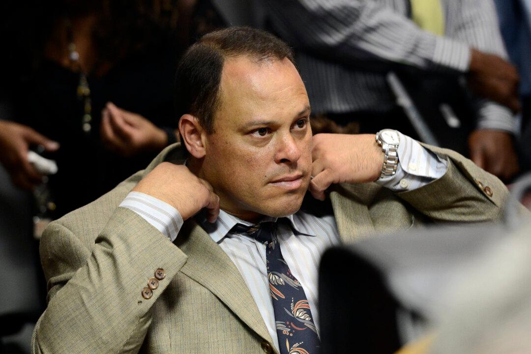 49 Cellphones Confiscated: Police Took Photos of Pistorius