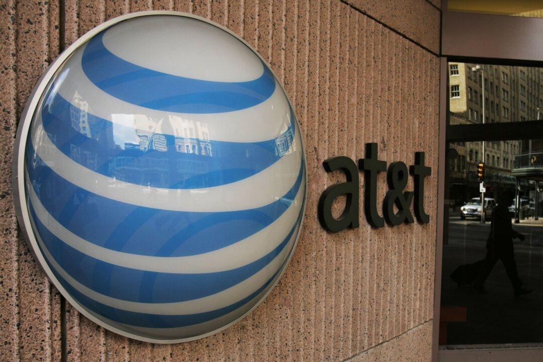 AT&T Ruins Apple SIM by Locking It to Their Carrier