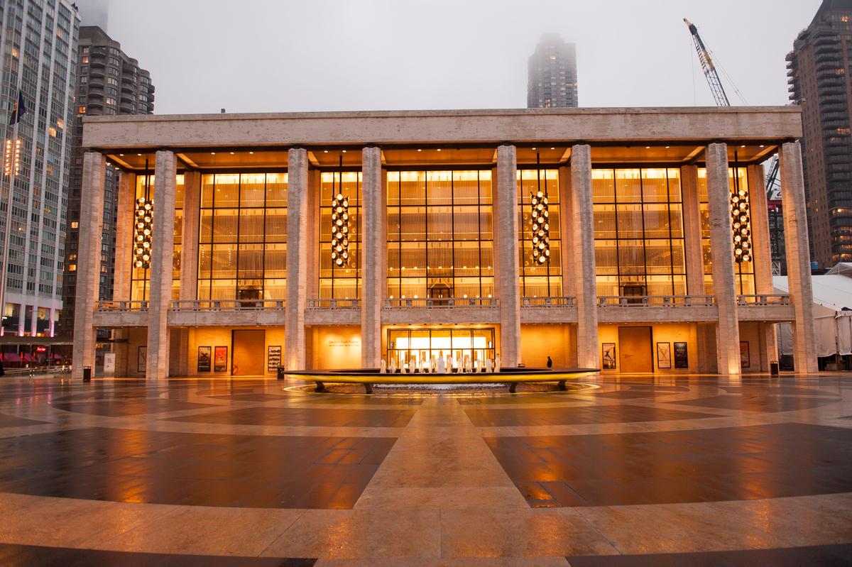 Apparel Company President Sees 5,000 Years of Culture in Shen Yun