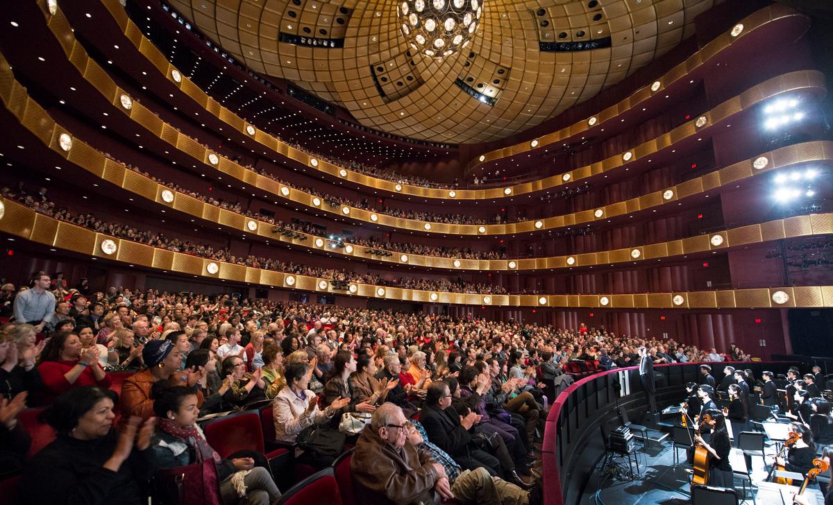 Professors Discover Something to Treasure in Shen Yun