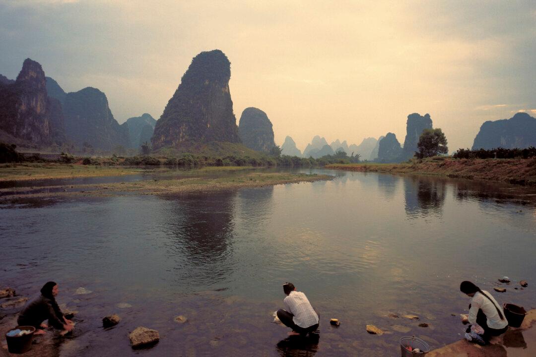 Chinese Idiom: Repaying One Meal with 1,000 Pieces of Gold (一飯千金)