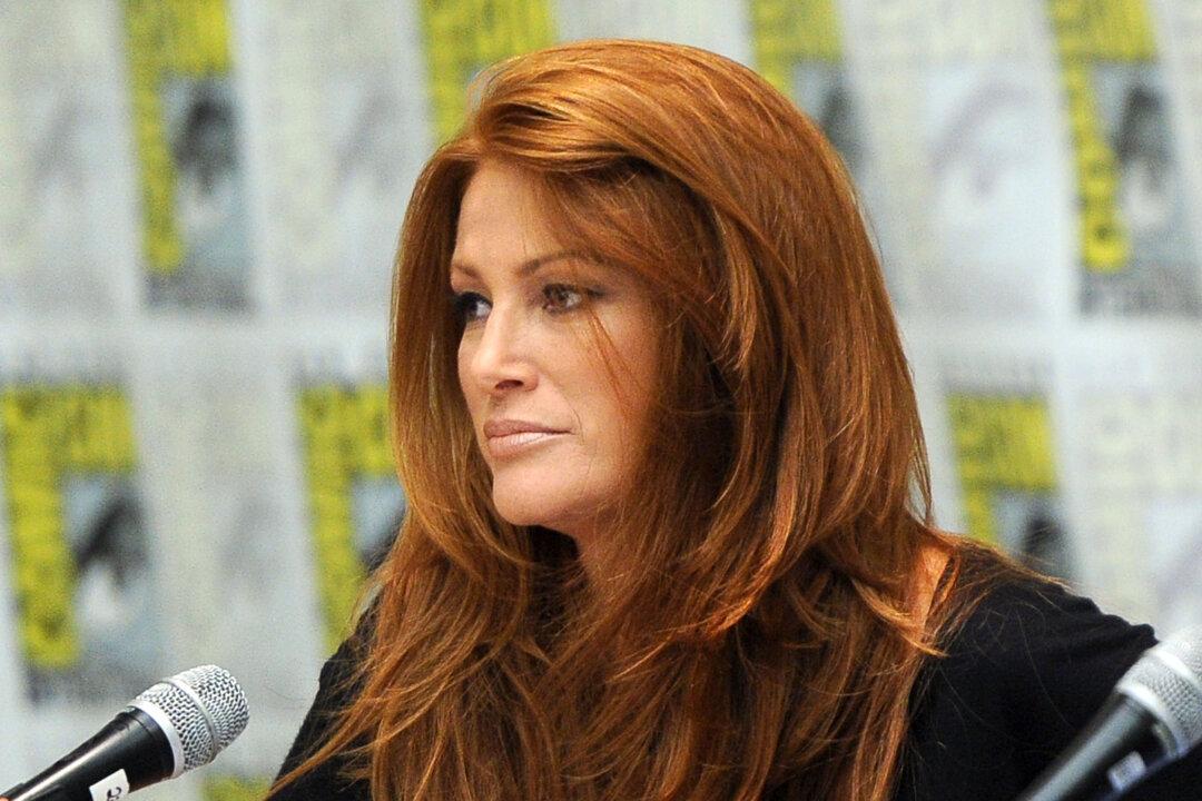 Angie Everhart Cancer: Actress Has Surgery Scheduled