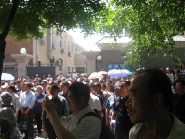 Retired Military Officers, Broke and Desperate, Protest in Beijing