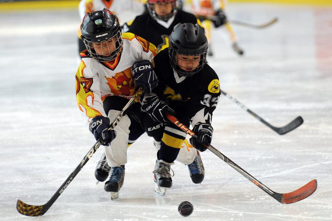 Primeau and Warriner Compete at Mega Ice Hockey 5’s