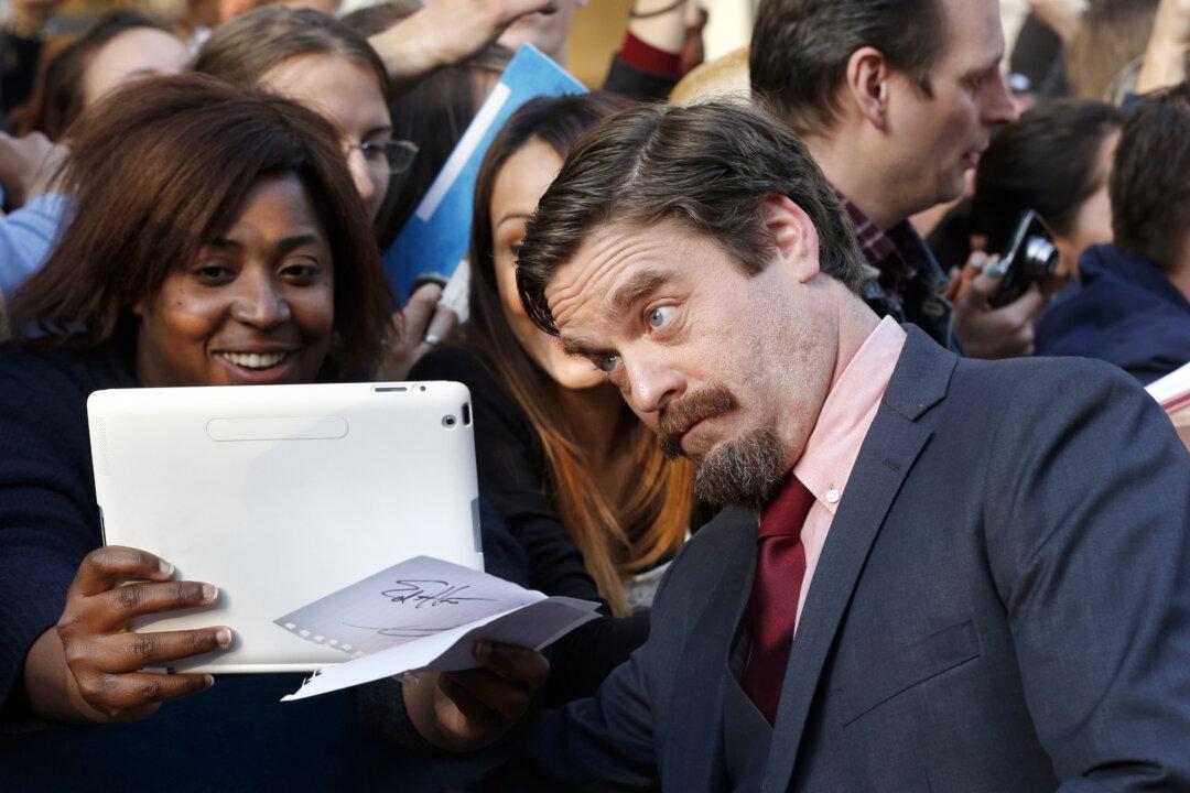 Galifianakis Goatee: New Hair Style at Paris Premiere of ‘Hangover 3’ (+Photos)