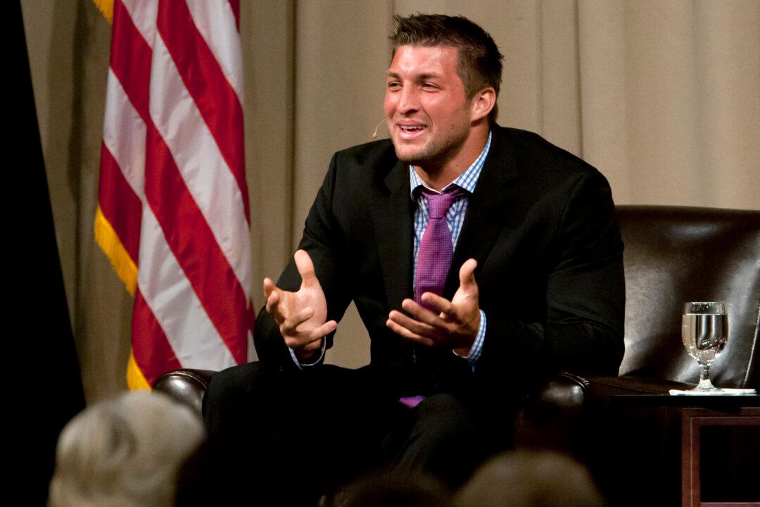 Philadelphia Soul Extends Offer to Tim Tebow