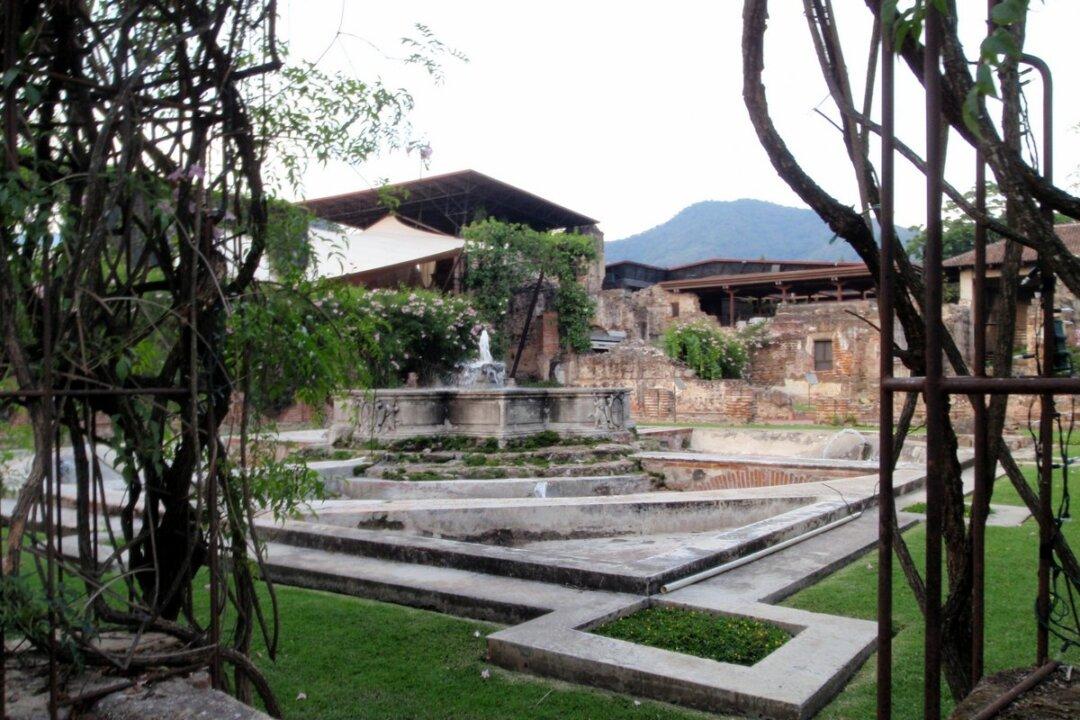 Casa Santo Domingo, Dining in History