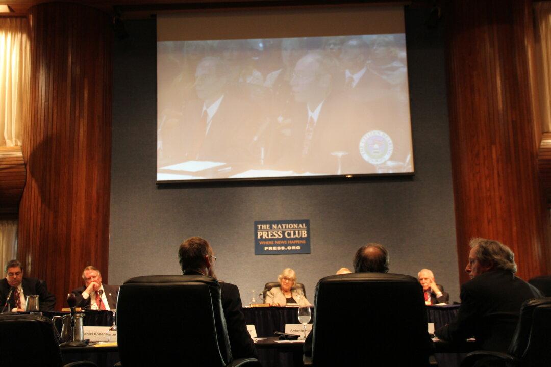 Former Congress Members Seek Truth on Close Encounters