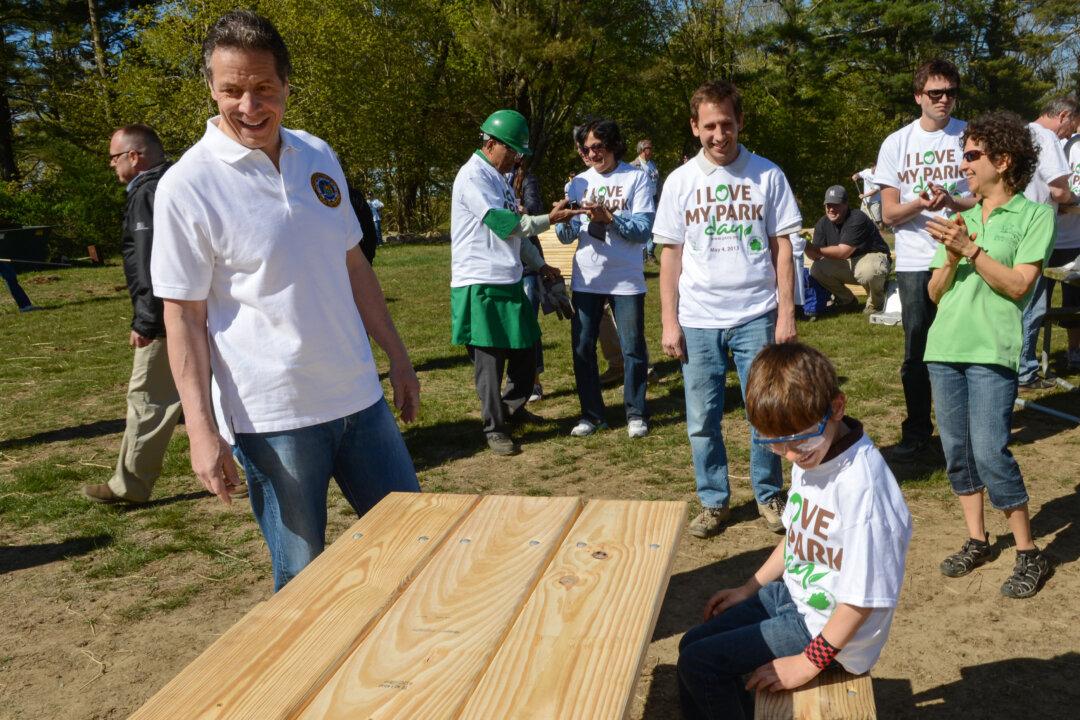 New Yorkers Volunteer on “I Love My Park Day”