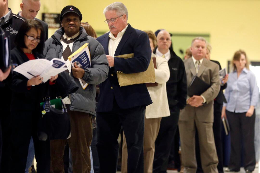 U.S. Employers Add 165,000 Jobs; Rate Falls to 7.5 percent