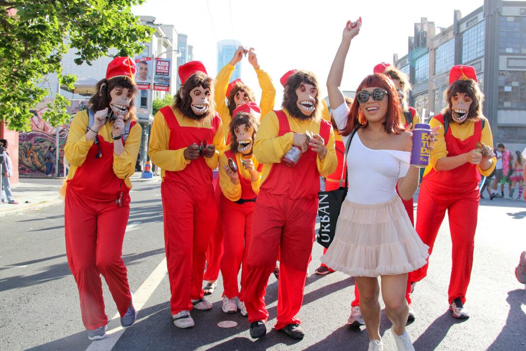 ‘Bay to Breakers’ Draws Runners and Revelers Alike (+Photos)
