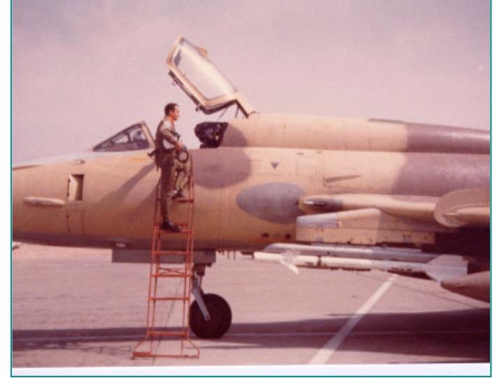 Peruvian Jet Pilot Tells of Tangle With UFO (+Photos)